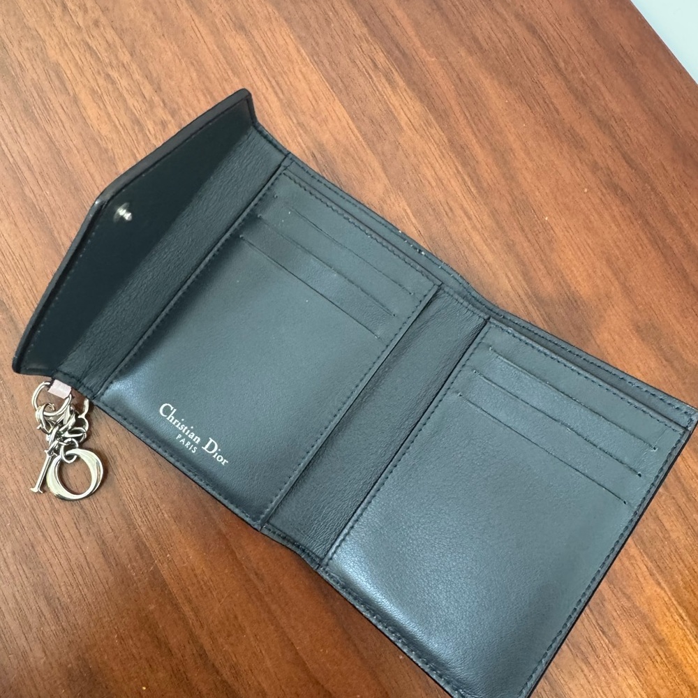 Dior Pink Textured Wallet - Picture 4 of 4